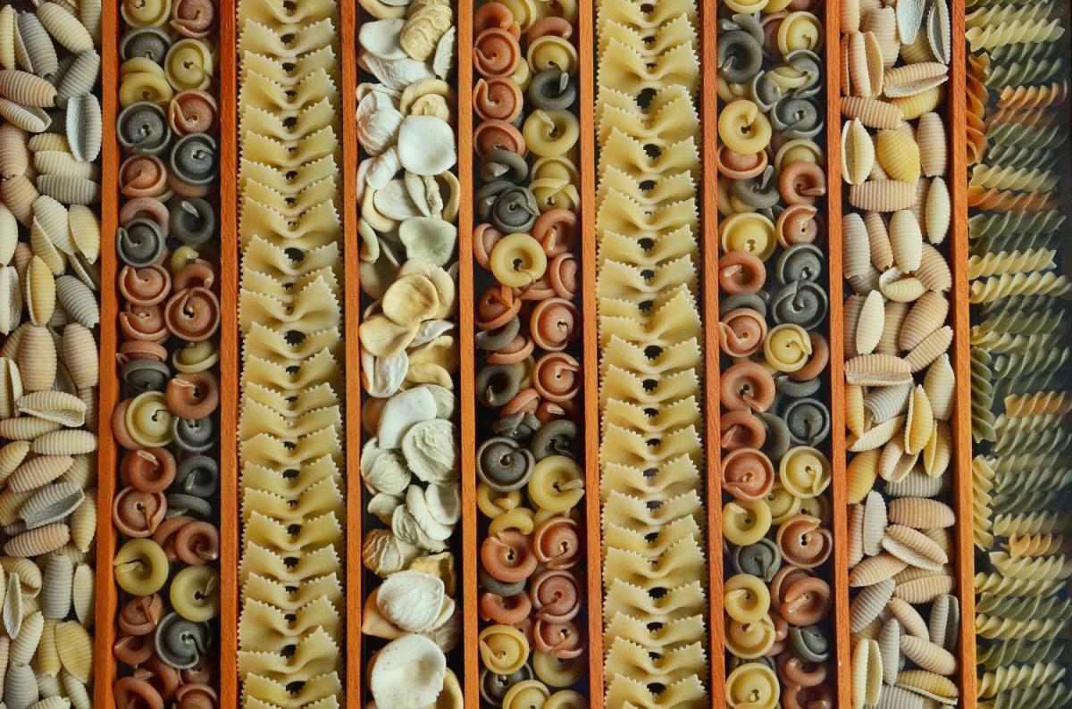 Various types of noodles sorted by category in a box with columns.